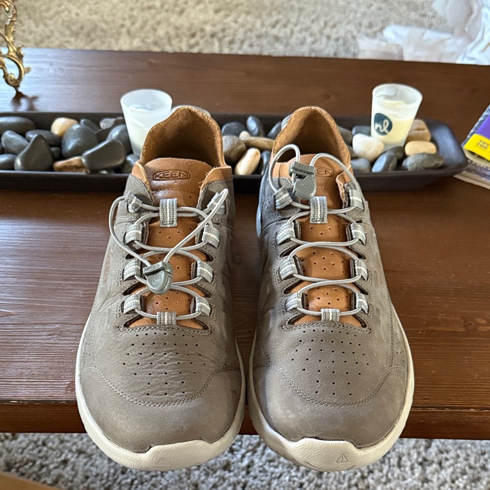 Keen Men's Highland Gray and Tan Sneakers